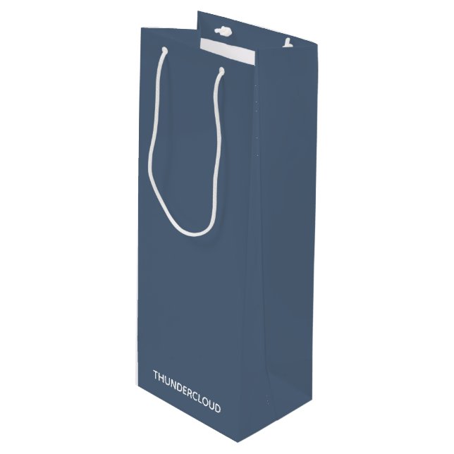 Blauer Graue Farbe von Thundercloud Geschenktüte Für Weinflaschen (Vorderseite Schrägansicht)