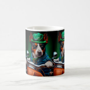 Blauer Heeler Hund fährt Fahrrad St. Patrick's Day Kaffeetasse