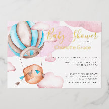 Blauer Heißluftballon in der Wolkendusche