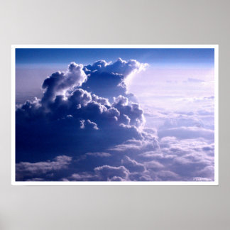 Blauer Himmel durch Wolken Poster