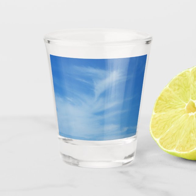 Blauer Himmel mit Abstrakten Wolken-Foto Schnapsglas (Vorderseite)