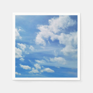 Blauer Himmel mit flauschigen weißen Wolken Wolken Serviette