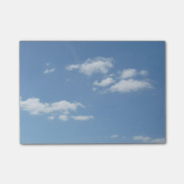 Blauer Himmel mit Weiß bewölkt Post-Itanmerkungen Post-it Klebezettel
