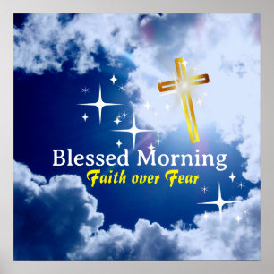 Blauer Himmel mit weißen Wolken und goldenem Kreuz Poster