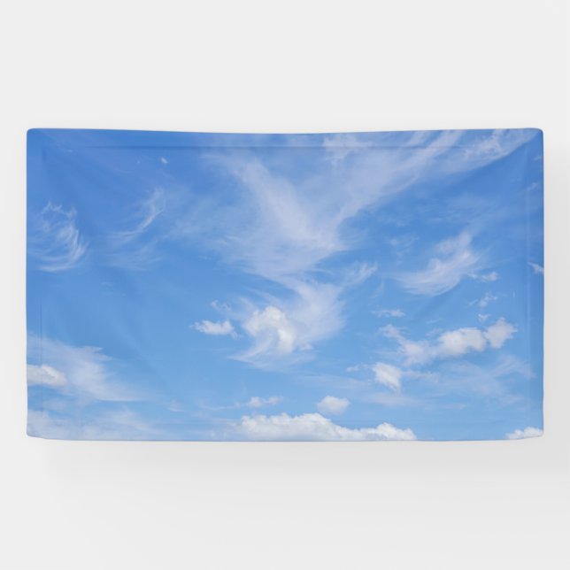 Blauer Himmel mit wispy Wolken Banner (Horizontal)