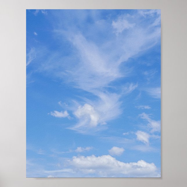 Blauer Himmel mit wispy Wolken Poster (Vorne)