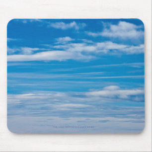 Blauer Himmel mit Wolkenkratzern Mousepad