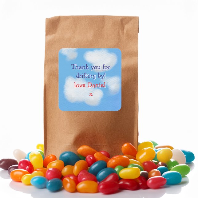 Blauer Himmel und flauschige Wolken Danke Quadratischer Aufkleber (Von Creator hochgeladen)