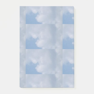 Blauer Himmel und weiße Wolke Post-it Klebezettel