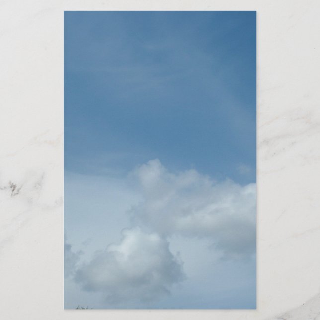 Blauer Himmel und weiße Wolken. Briefpapier (Vorderseite)