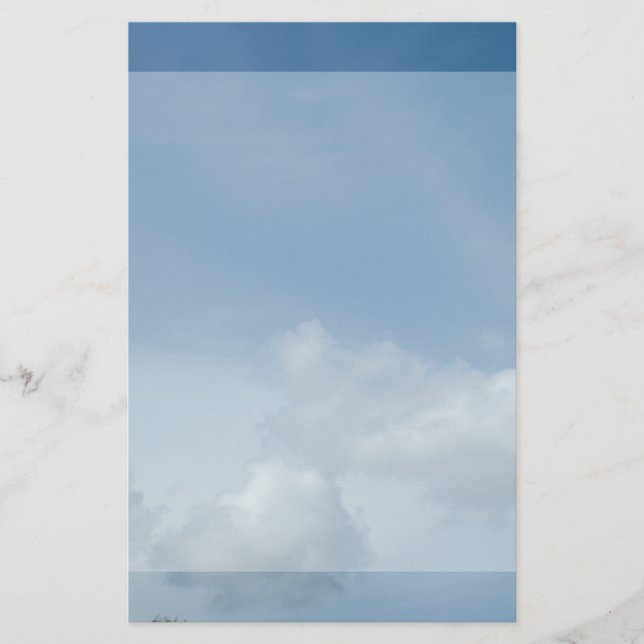 Blauer Himmel und weiße Wolken. Briefpapier (Vorderseite)