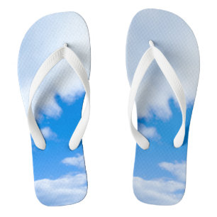 Blauer Himmel und weiße Wolken Flip Flops