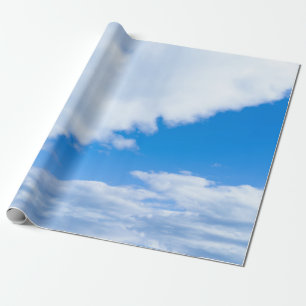 Blauer Himmel und weiße Wolken Geschenkpapier