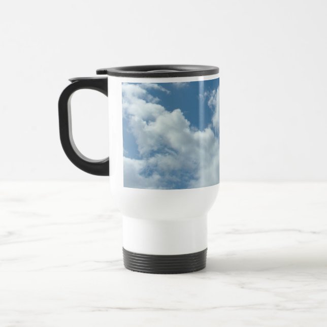 Blauer Himmel und weiße Wolken Reisebecher (Links)