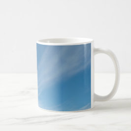Blauer Himmel und weiße Wolken Tasse