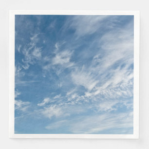 Blauer Himmel verstreute weiße Wolken Blaues Muste Serviette