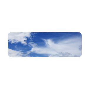 Blauer Himmel-Weiß bewölkt den besonders