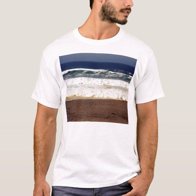 Blauer Himmel, weiße Wellen, Brown-Sand T-Shirt (Vorderseite)