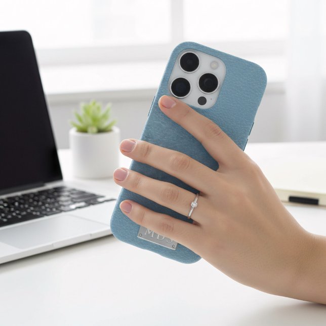 Blauer Imitat Leder Aussehen Silber Monogramm Case-Mate iPhone Hülle (A pastel azure blue faux leather look phone case with space for your initials)