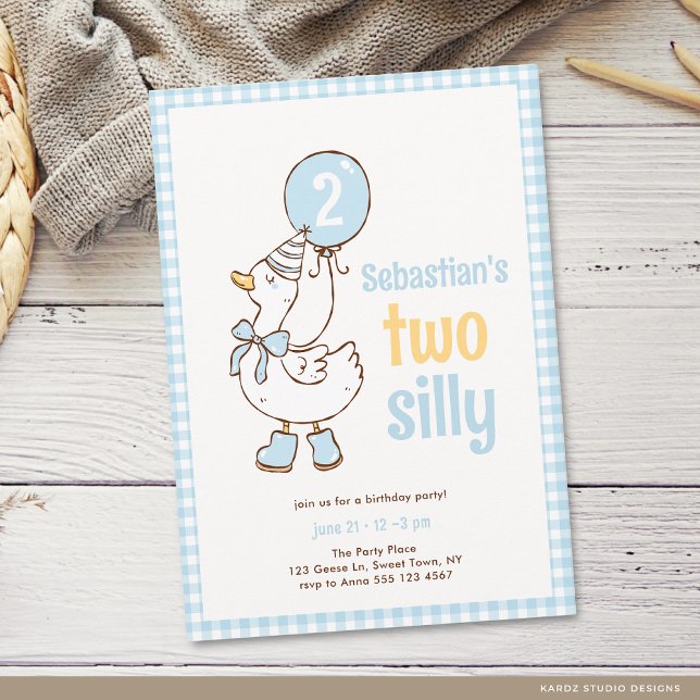 Blauer Junge Zwei Dumme Gans 2. Geburtstag Einladung (The front of the invitation is shown in a 5x7-inch size. Choose size, paper, and corner sty)