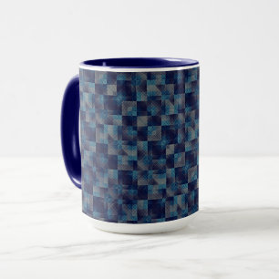 Blauer, karierter Overlay mit Leinwand Tasse