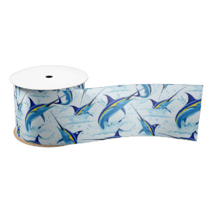 Blauer Marlin springt aus dem Ozean Satinband