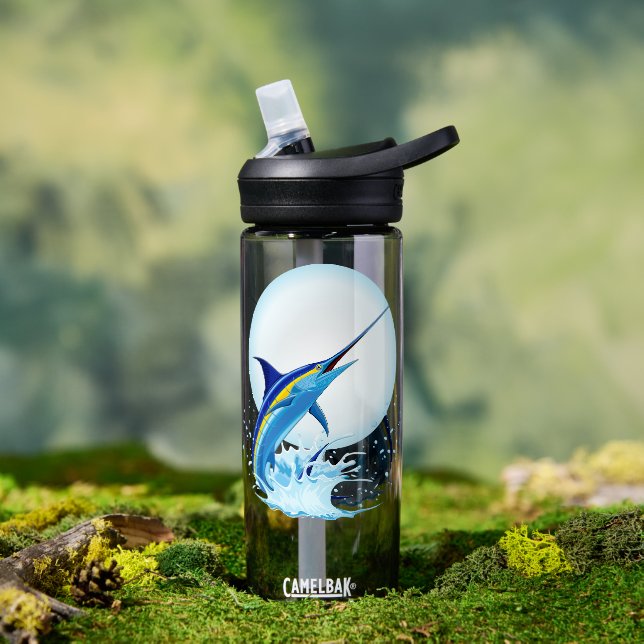 Blauer Marlin springt aus dem Ozean Trinkflasche (Außenbereich (gedreht))