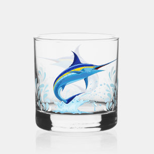 Blauer Marlin springt aus dem Ozean Whiskyglas