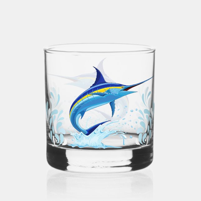 Blauer Marlin springt aus dem Ozean Whiskyglas (Vorderseite)
