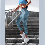 Blauer Marmor mit einer Rose auf jedem Bein<br><div class="desc">Genießen Sie diese einzigartigen Leggings aus blauem Marmor mit einer Rose auf jedem Bein. Sie können Ihre Jeans gegen diese Leggings tauschen und für alltägliche Anlässe tragen. Oder Sie können sie zu Ihrer Yoga-Sitzung,  Fitness-Aktivitäten oder Laufen bringen. Hier finden Sie eine passende Reisetasche mit derselben Marmorkonstruktion.</div>