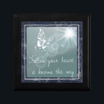Blauer Marmor Schmetterling Folgen Sie Ihrem Herza Erinnerungskiste<br><div class="desc">Inspirier eines Zitats auf einem traumhaften Schmuckstück mit dunkelblauem Marmor (Printeffekt) Hintergrund.</div>