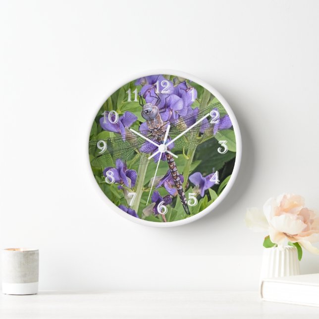 Blauer Mit Augen Darner Dragonfly auf Purple Flowe Uhr (Zuhause)