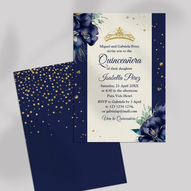 Blauer Navy und Gold Tiara Quinceanera Einladung (Navy Blue Floral and Gold Tiara Quinceanera Invitation on off-white background.)