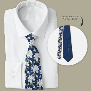 Blauer Navy und Weiße Gardenia Floral Krawatte
