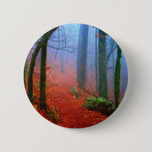 Blauer Nebel in gestrichenem Wald Button