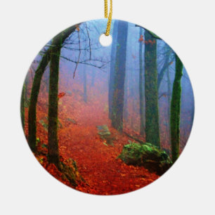 Blauer Nebel in gestrichenem Wald Keramik Ornament