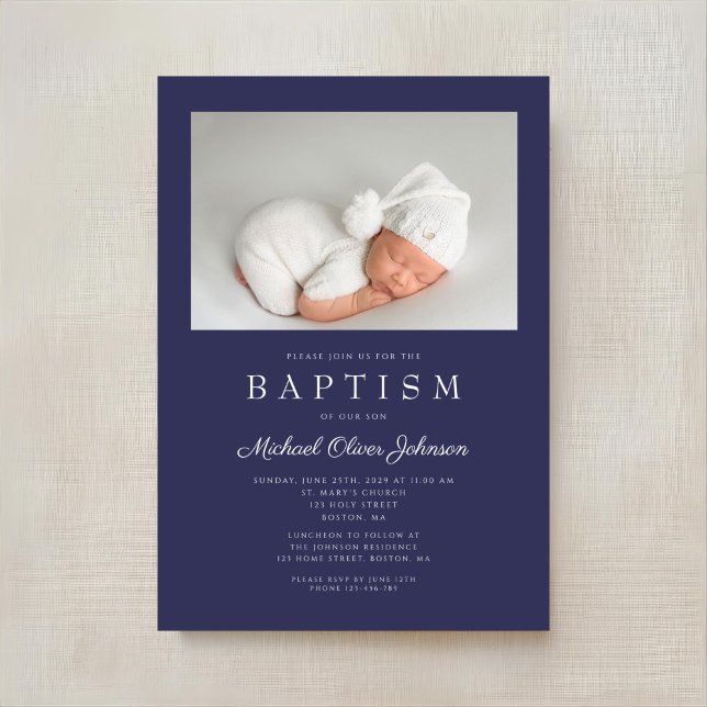 Blauer Neumitter Foto Taufe Einladung (Navy Blue Modern Boy Photo Baptism Invitation)