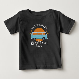 Blauer Oldtimer-Wohnwagen Familien-Roadtrip Baby T-shirt