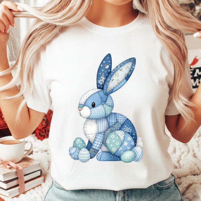 Blauer Patchwork-Osterhase Floral Gingham Frühling T-Shirt (Von Creator hochgeladen)