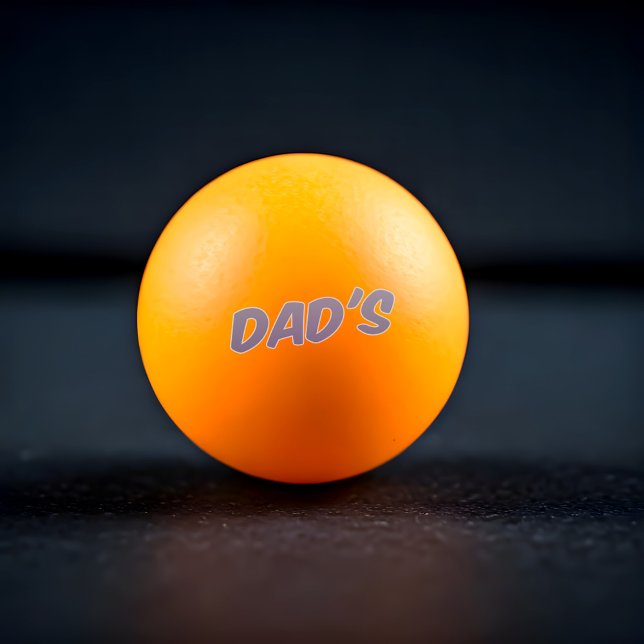 Blauer Pingpong-Ball des Vaters Tischtennisball (Dad's orange ping pong ball. It must be his as it has his name on it)