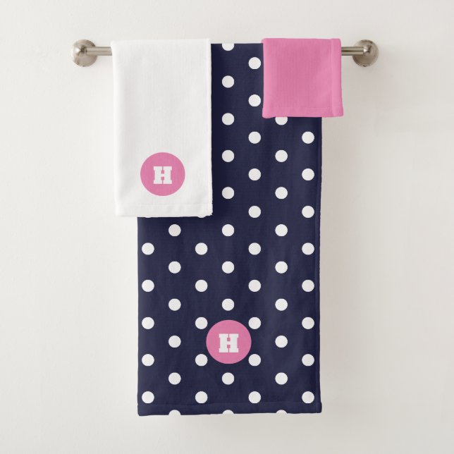 Blauer Pink Polka Dot Monogram Badetuch Set (Insitu)