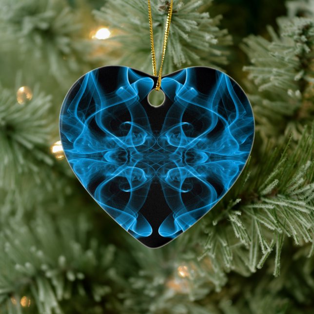 Blauer Rauch auf schwarz Keramikornament (Baum)