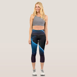 Blauer Rauch auf schwarzen Capri Leggings