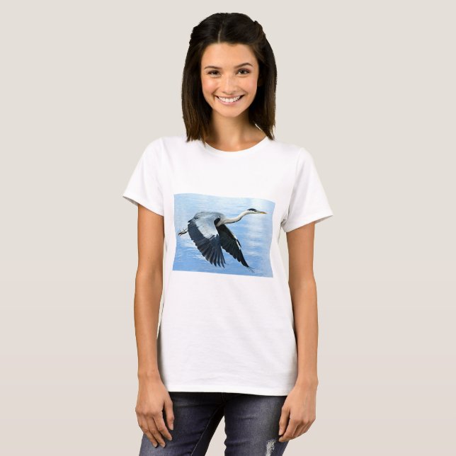 Blauer Reiher im Flug über Wasser T-Shirt (Vorne ganz)