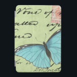 Blauer Schmetterling auf Aquamariner Postkarte iPad Mini Hülle<br><div class="desc">Diese aquamarine Postkarte trägt eine Schönheitsbotschaft. Eine zarte,  blauflügelige Schmetterling-Erholung auf der Karte,  die einige der darin enthaltenen Skripte verschleiert. Dieser Vision Studio-Druck würde eine tolle Ergänzung zu Ihrer Zuhause darstellen!</div>