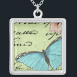 Blauer Schmetterling auf Aquamariner Postkarte Versilberte Kette<br><div class="desc">Diese aquamarine Postkarte trägt eine Schönheitsbotschaft. Eine zarte,  blauflügelige Schmetterling-Erholung auf der Karte,  die einige der darin enthaltenen Skripte verschleiert. Dieser Vision Studio-Druck würde eine tolle Ergänzung zu Ihrer Zuhause darstellen!</div>