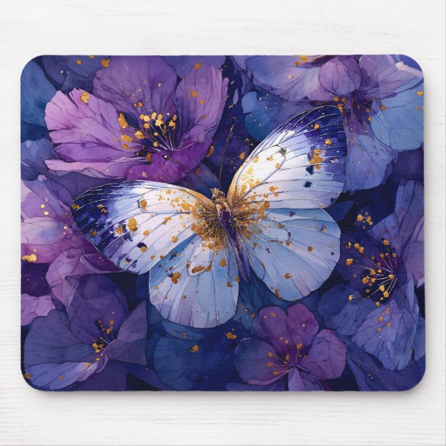 Blauer Schmetterling auf violetten Blumen Mousepad (Vorne)