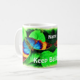 Blauer Schmetterling glaubt inspirierende Worte Kaffeetasse