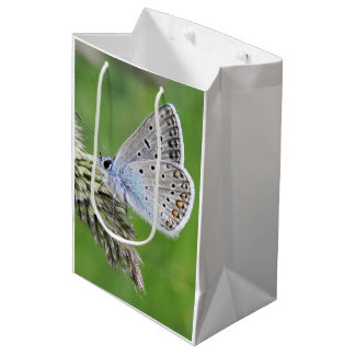 Blauer Schmetterling im Gras Mittlere Geschenktüte