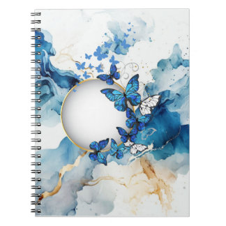 Blauer Schmetterling und Wasserfarbe mit einer Spu Notizblock